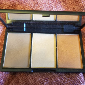 Sleek Faceform palette $9 or ∆ 5/$15!!